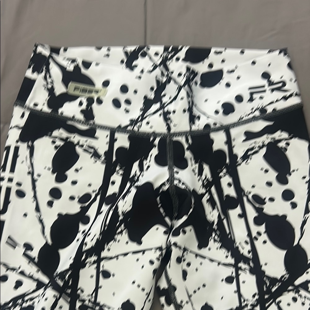 Fabletics Black and White Abstract Patterned Fabric
